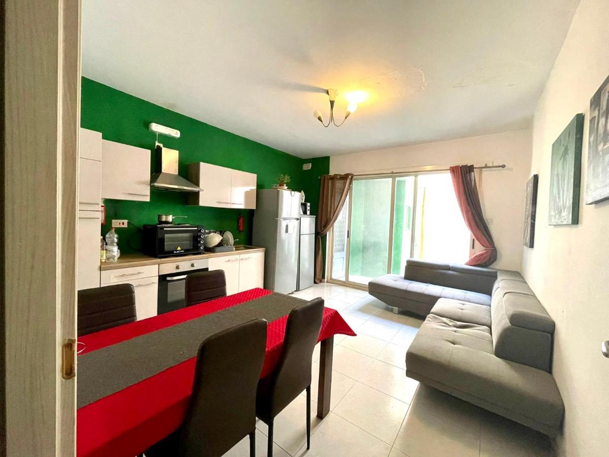 Room 6- Private Room With Private Terrace, Private Bathroom, Ac And Wifi Sliema Exterior foto