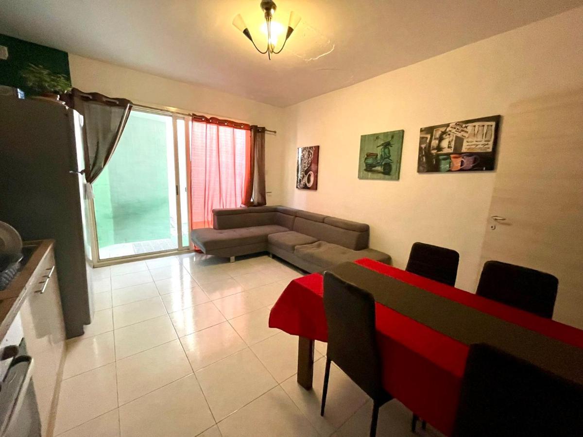 Room 6- Private Room With Private Terrace, Private Bathroom, Ac And Wifi Sliema Exterior foto