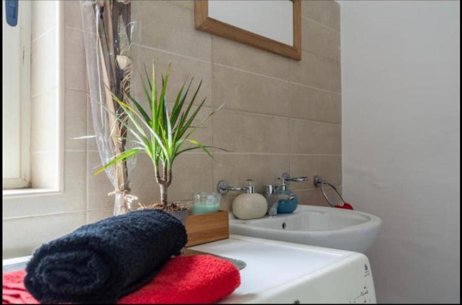 Room 6- Private Room With Private Terrace, Private Bathroom, Ac And Wifi Sliema Exterior foto